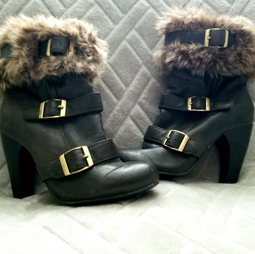 Fur top brown ankle boots with buckles - Picture 5 of 5